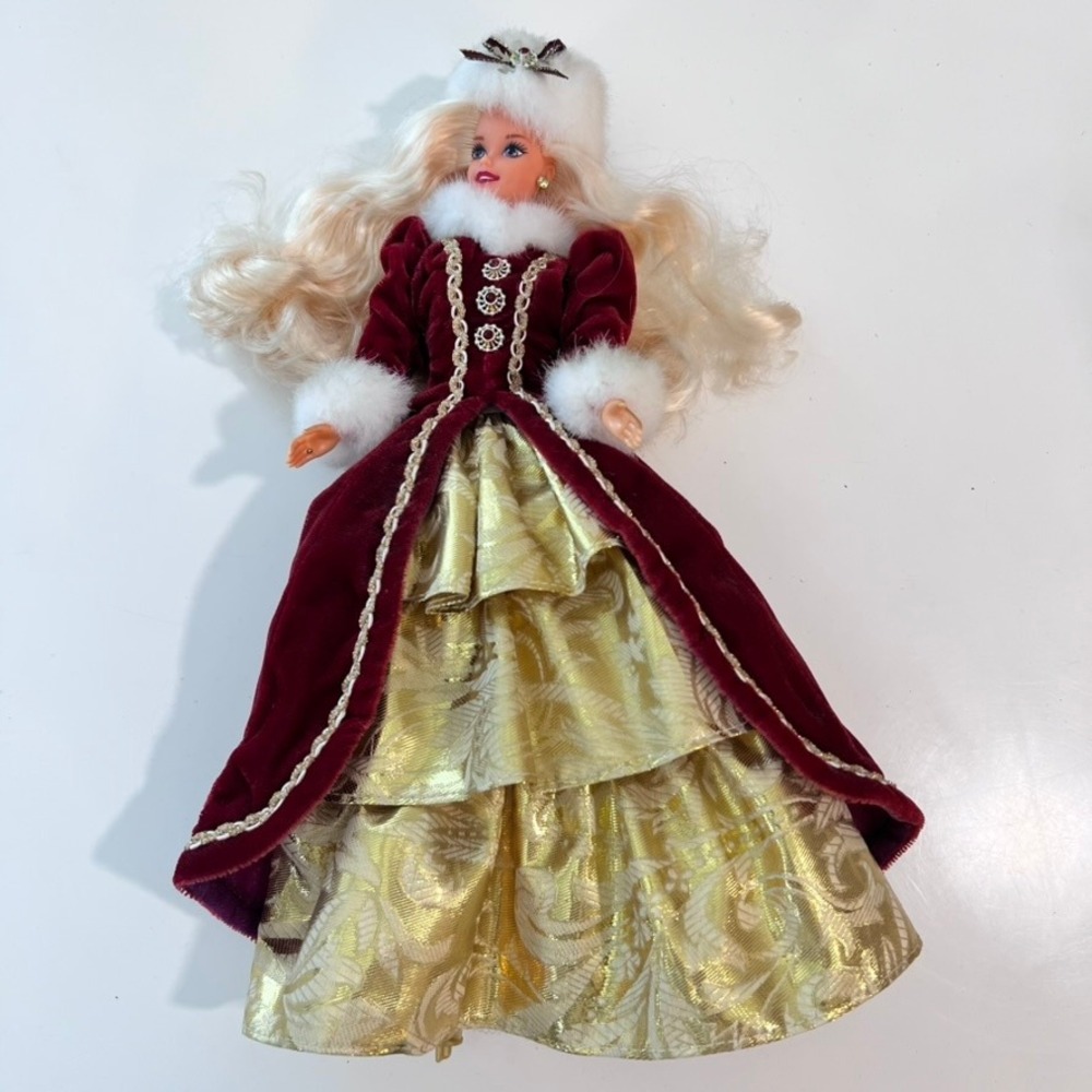 Mattel Happy Holidays Barbie Doll 11.5in Burgundy‎ Gold Velvet Gown 1996 17055